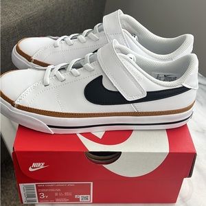 NIB Nike Court Legacy Shoe (3Y)